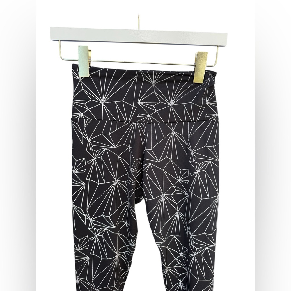 Onzie Geometric Print 7/8 Leggings Black White Yoga Pants XS - Picture 3 of 12